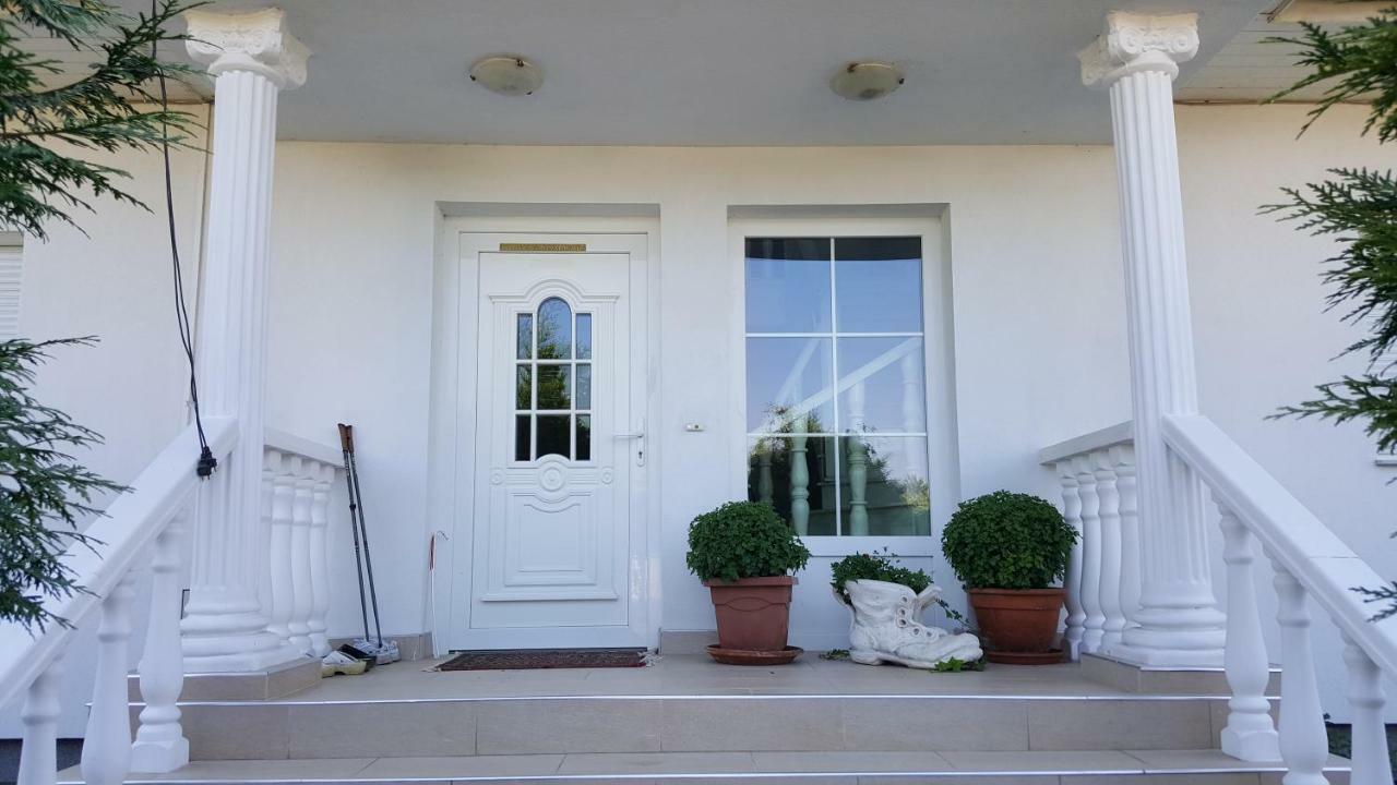Leon'S Silberwald Apartment Strasshof an der Nordbahn Luaran gambar